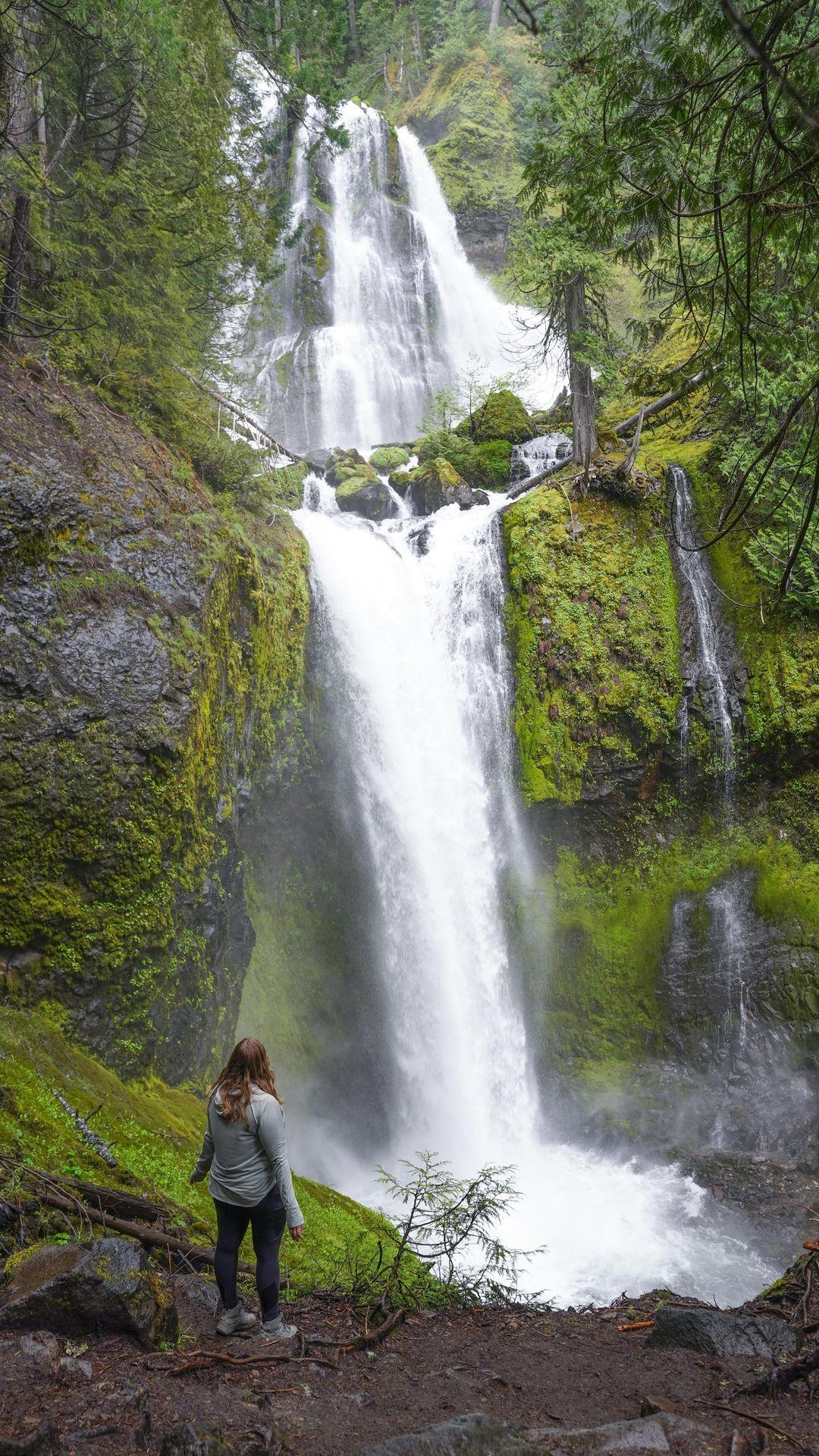 Over 2 million people visit Multnomah Falls every year (the tallest waterfall in Oregon!)