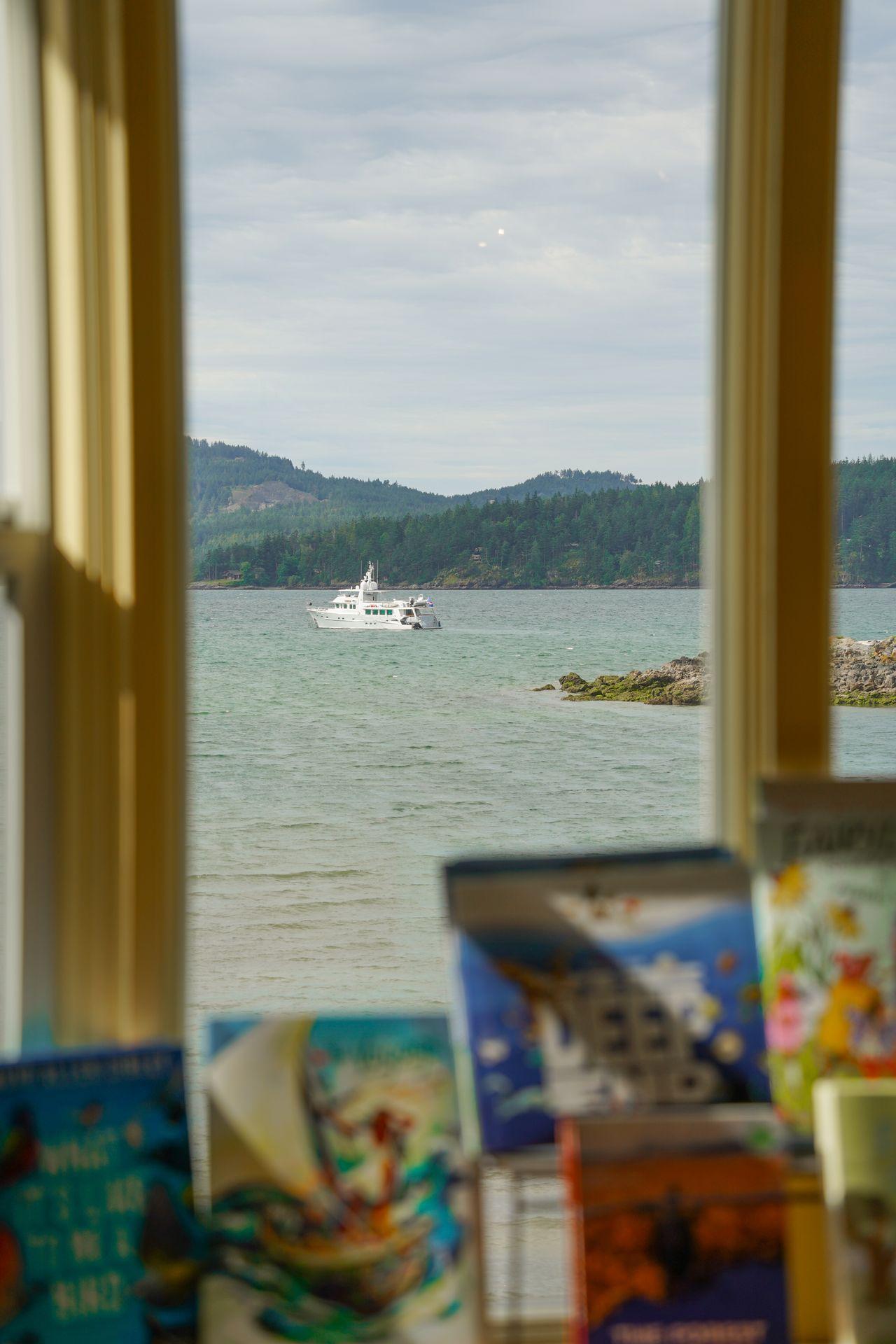 A boat seen through the large windows at Darvill's Bookstore